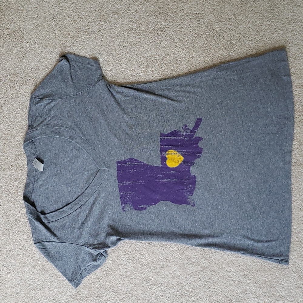 Gray tee